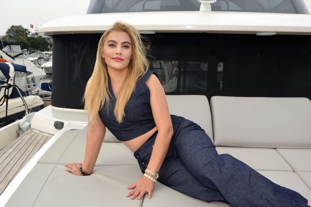 Dilara — Kuşadası Escort